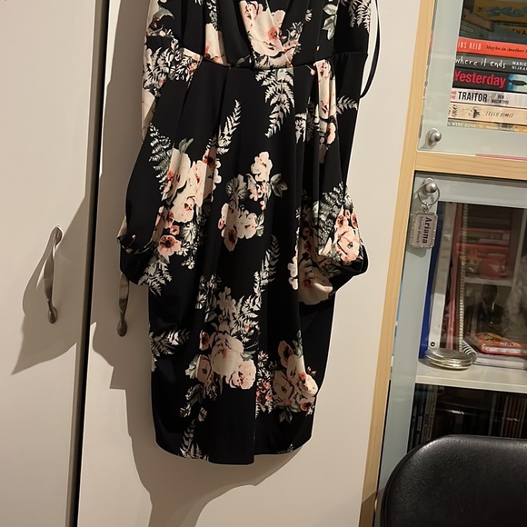 BCBG Generation dress. Racer back style with two pockets in the front - Picture 4 of 4